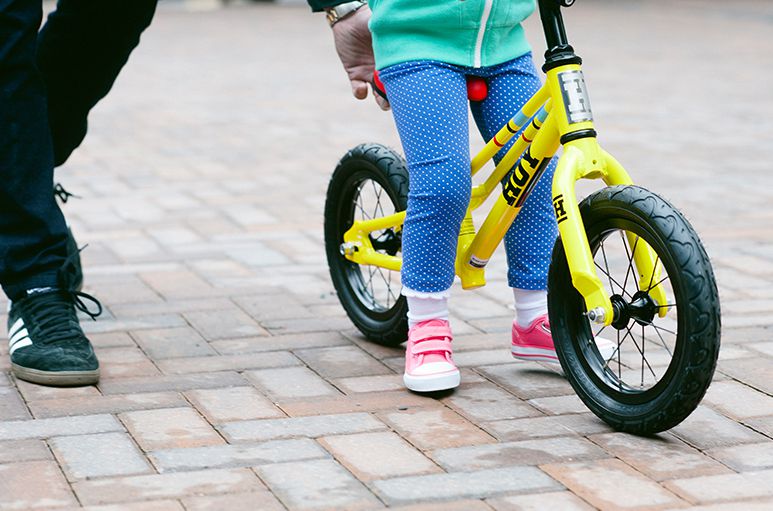 Khi nào trẻ có thể sử dụng xe đạp cân bằng?